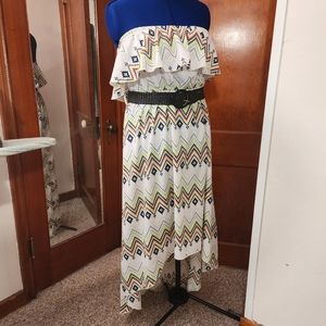 Flowing high-low summer dress with ruffle. Belt included.